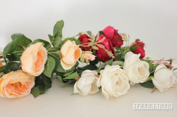 Picture of Artificial Roses  *Assorted Color