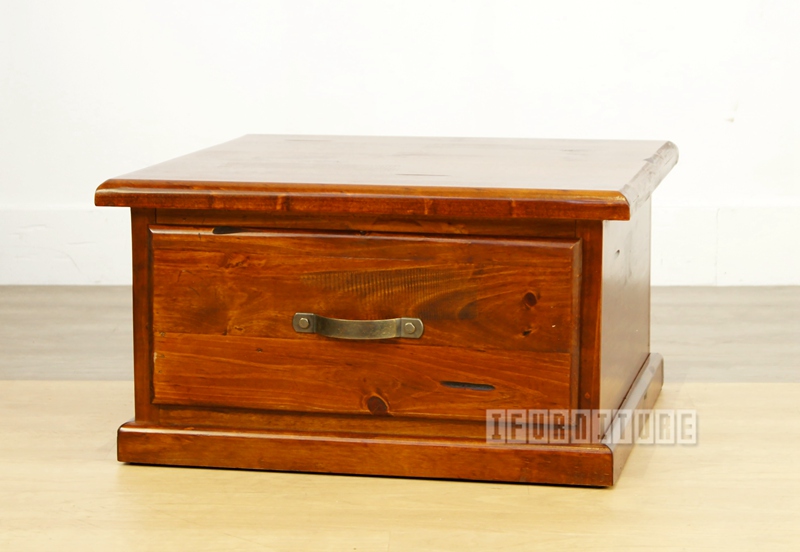 CALINGTON Rustic Pine Lamp Table