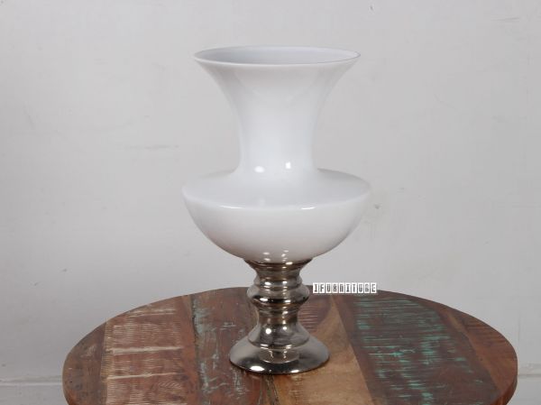 Picture of Q18 Trumpet Ceramic Vase with Chrome Base