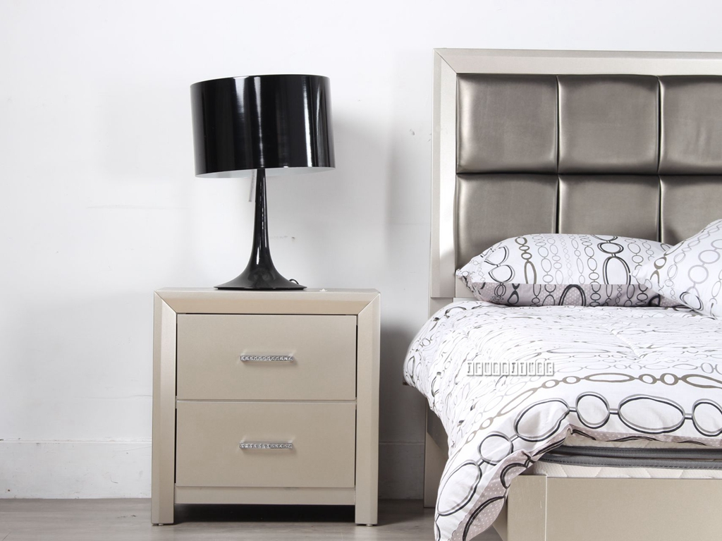 EUREKA Bedside Table