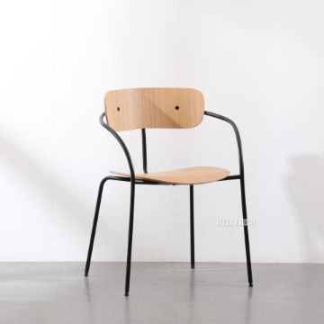 Picture of Crisp Bent Wood Chair with arms *Natural