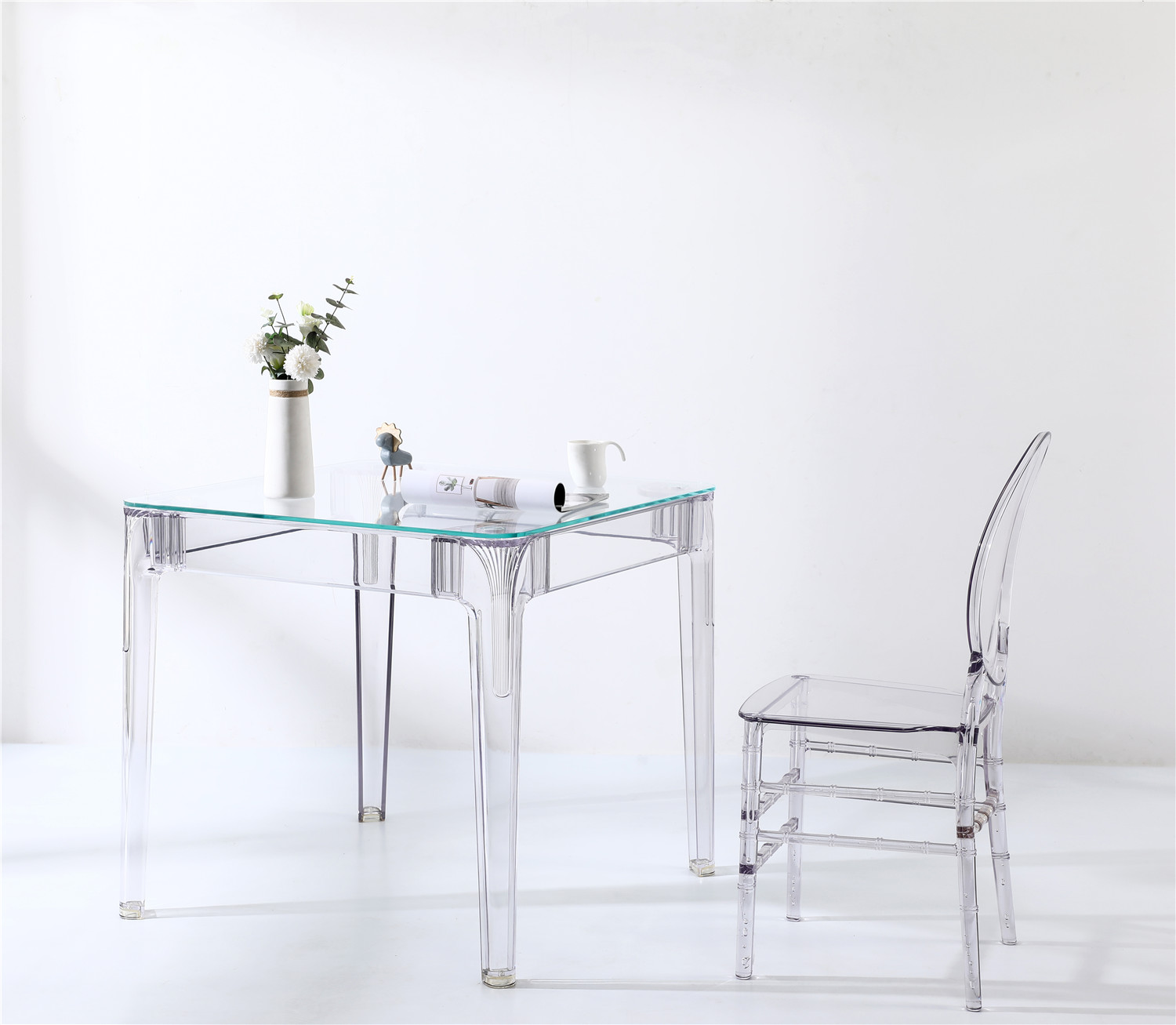 [FLOOR MODEL CLEARANCE]CRYSTAL Dining Table (Clear)
