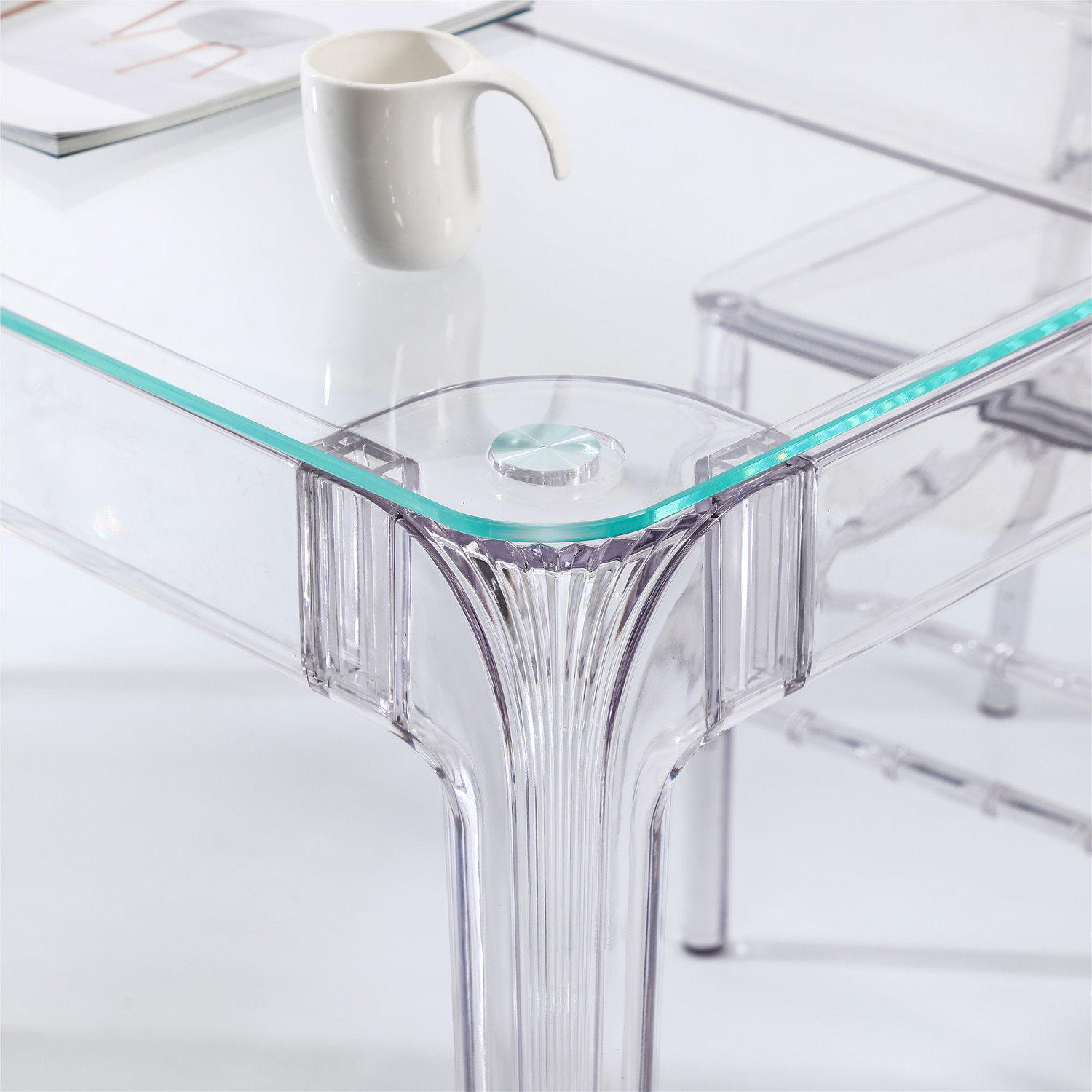 [FLOOR MODEL CLEARANCE]CRYSTAL Dining Table (Clear)