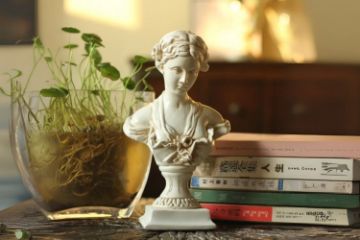 Picture of Greece Goddess Bust Statue Classical Character Sculpture Resin Craftwork