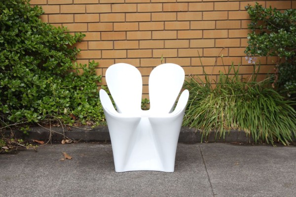 Picture of [FLOOR MODEL CLEARANCE] REPLICA CLOVER Chair (Fiber Glass) - White